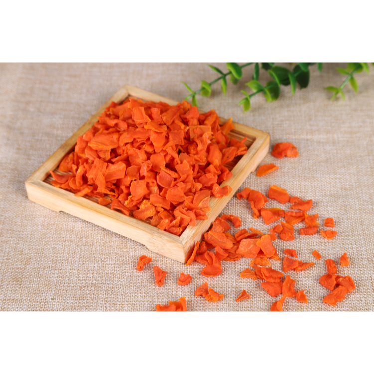 Natural orange dehydrated carrot flakes made from fresh carrots