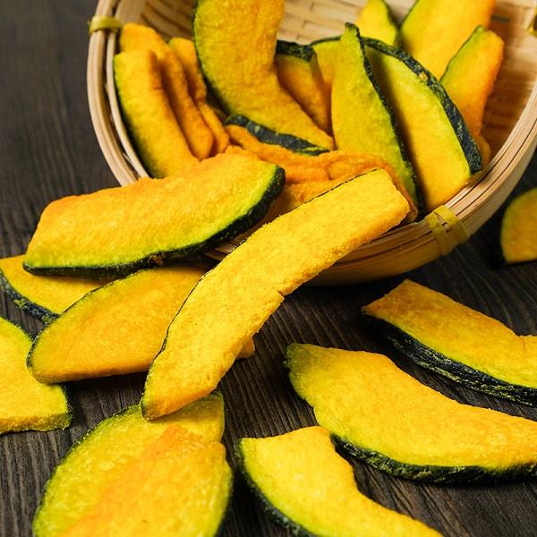 Vacuum fried mixed vegetable chips featuring pumpkin, carrot, okra and lotus root