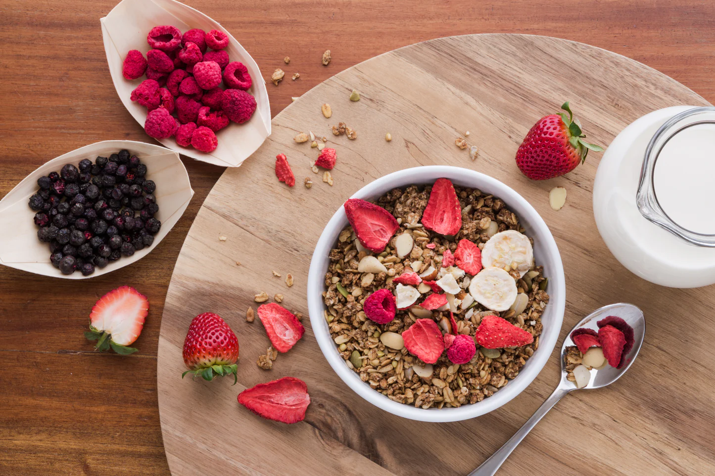 Freeze-dried strawberries for cereal snacks bakery and yogurt applications